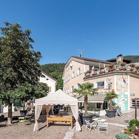 Hotel Weisse Lilie - B&B Rio di Pusteria Bagian luar foto