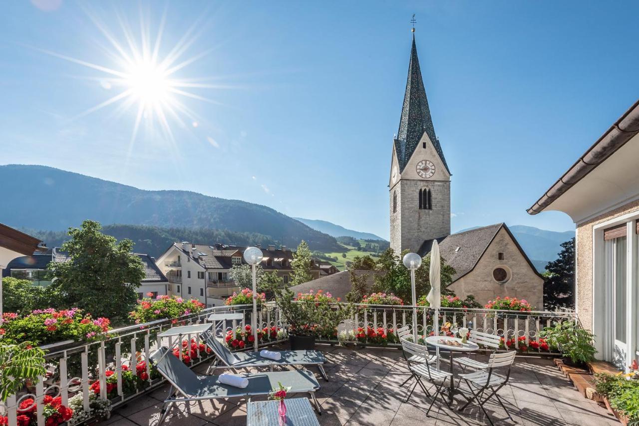 Hotel Weisse Lilie - B&B Rio di Pusteria Bagian luar foto