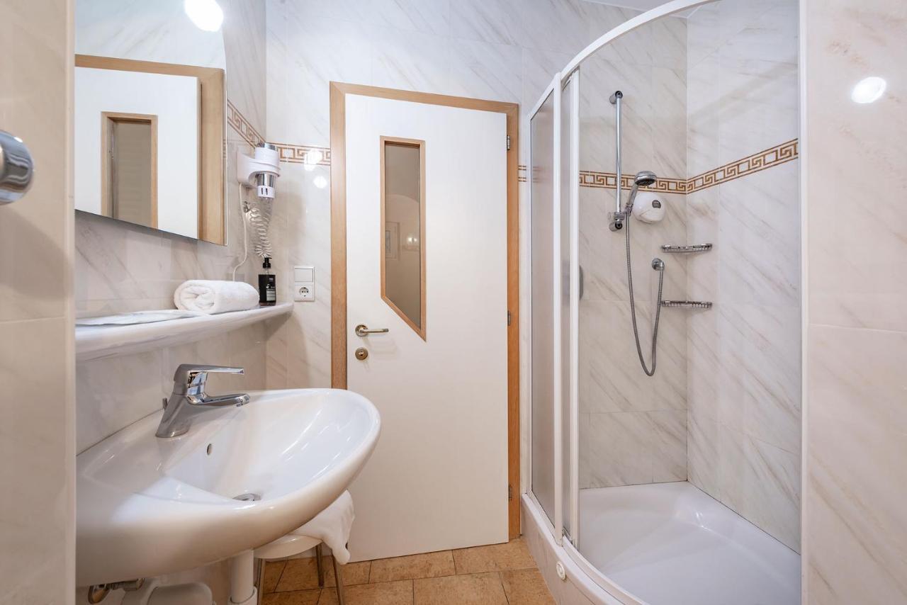 Hotel Weisse Lilie - B&B Rio di Pusteria Bagian luar foto