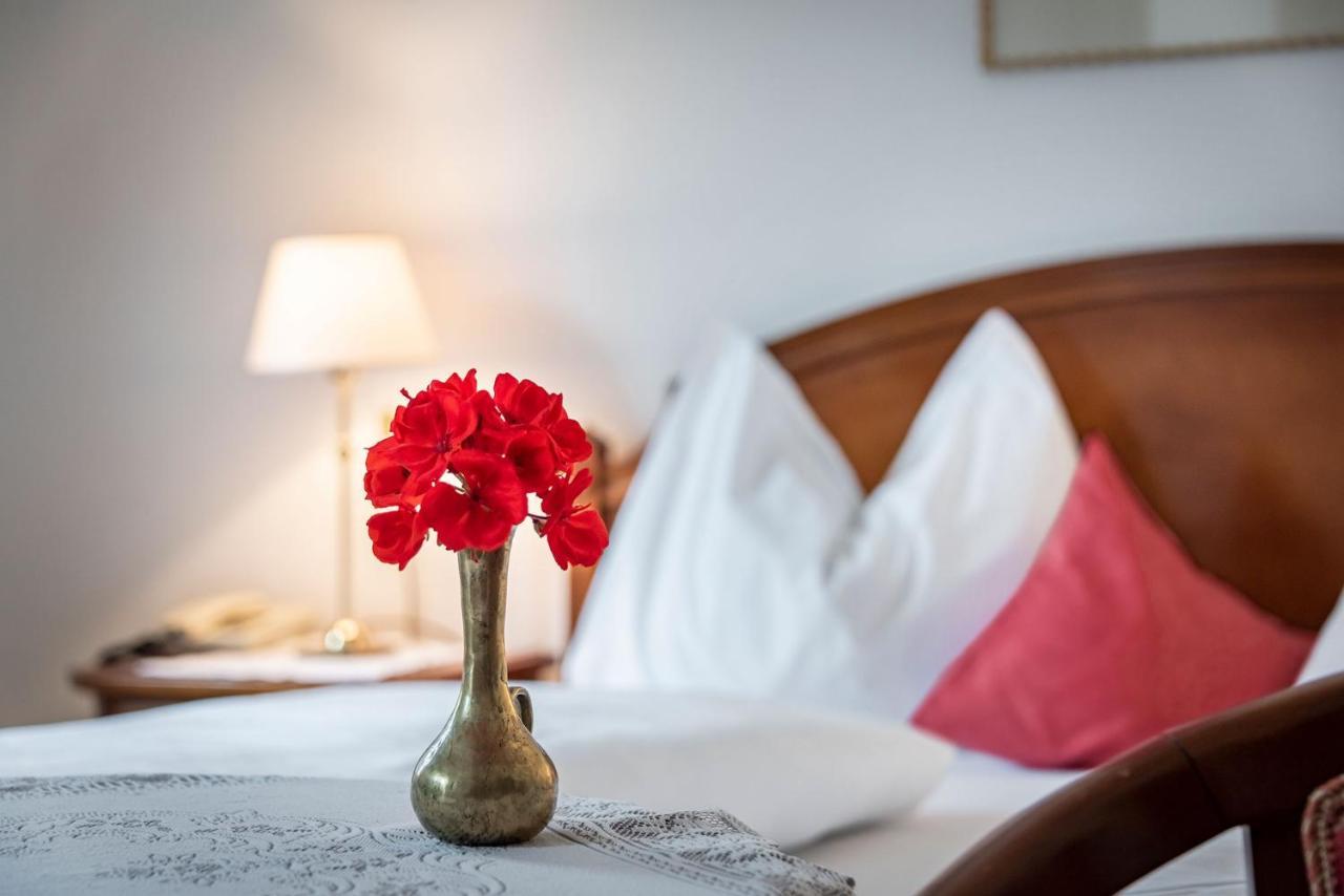 Hotel Weisse Lilie - B&B Rio di Pusteria Bagian luar foto
