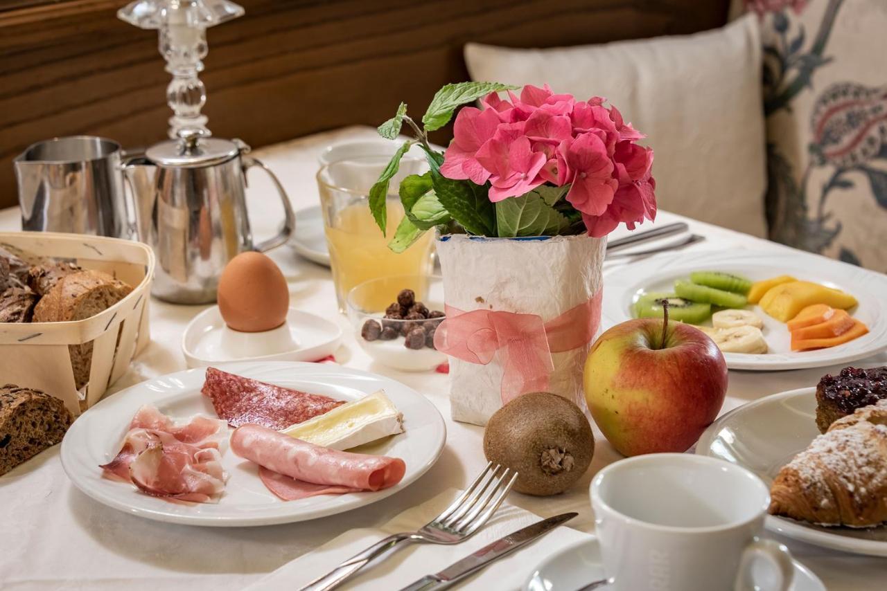 Hotel Weisse Lilie - B&B Rio di Pusteria Bagian luar foto