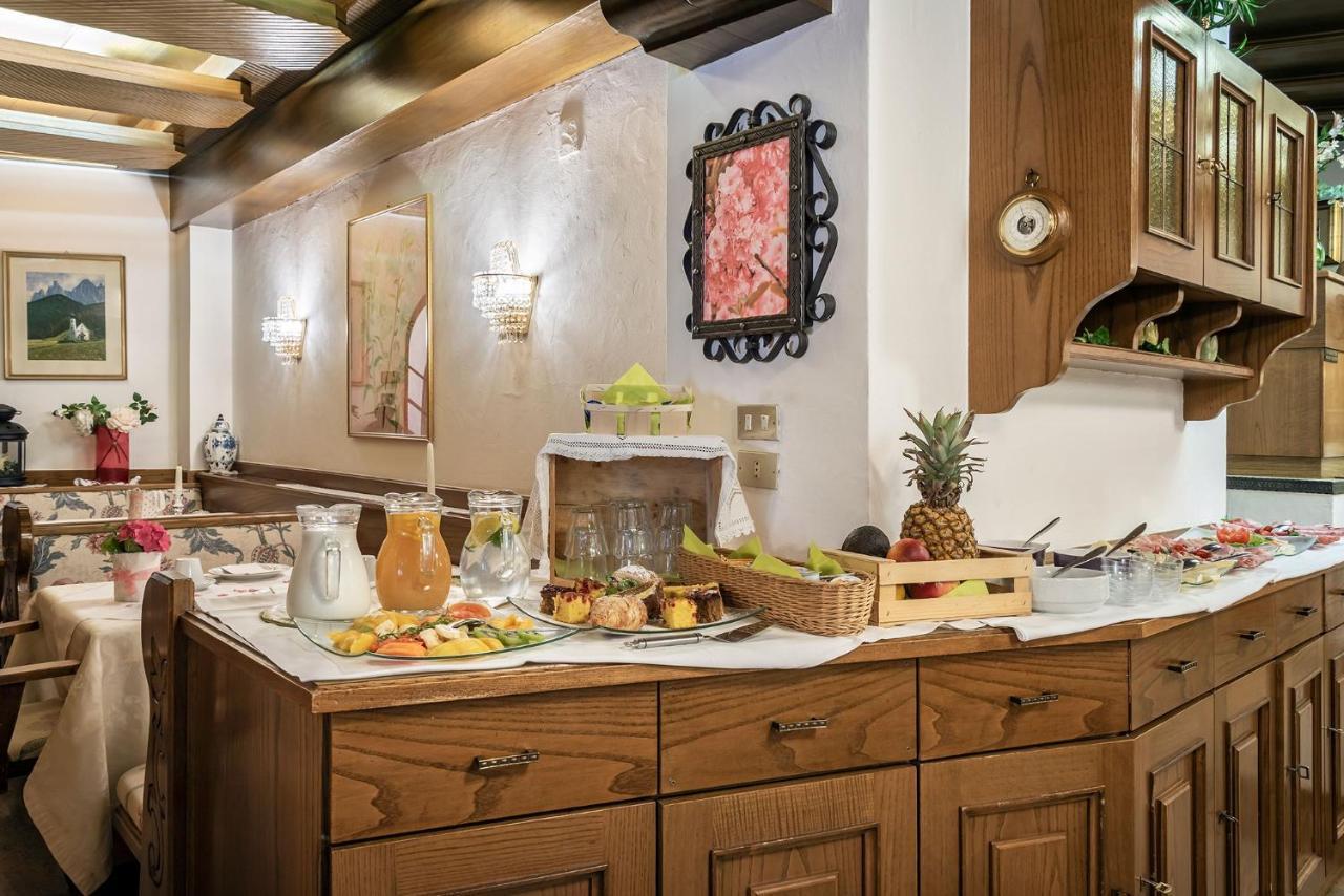 Hotel Weisse Lilie - B&B Rio di Pusteria Bagian luar foto