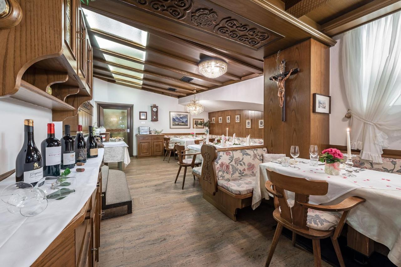 Hotel Weisse Lilie - B&B Rio di Pusteria Bagian luar foto