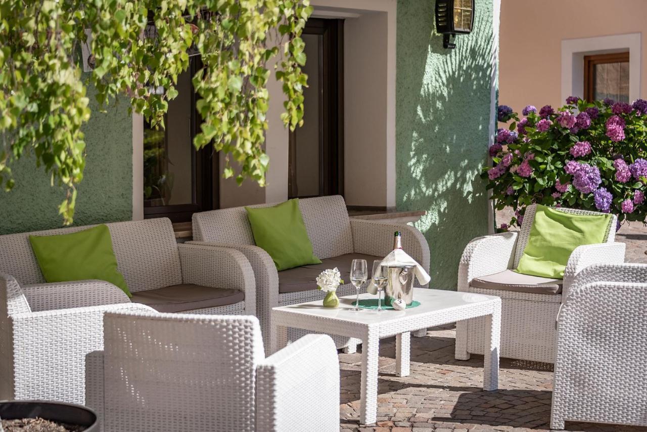 Hotel Weisse Lilie - B&B Rio di Pusteria Bagian luar foto