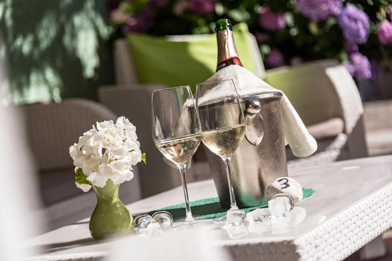 Hotel Weisse Lilie - B&B Rio di Pusteria Bagian luar foto