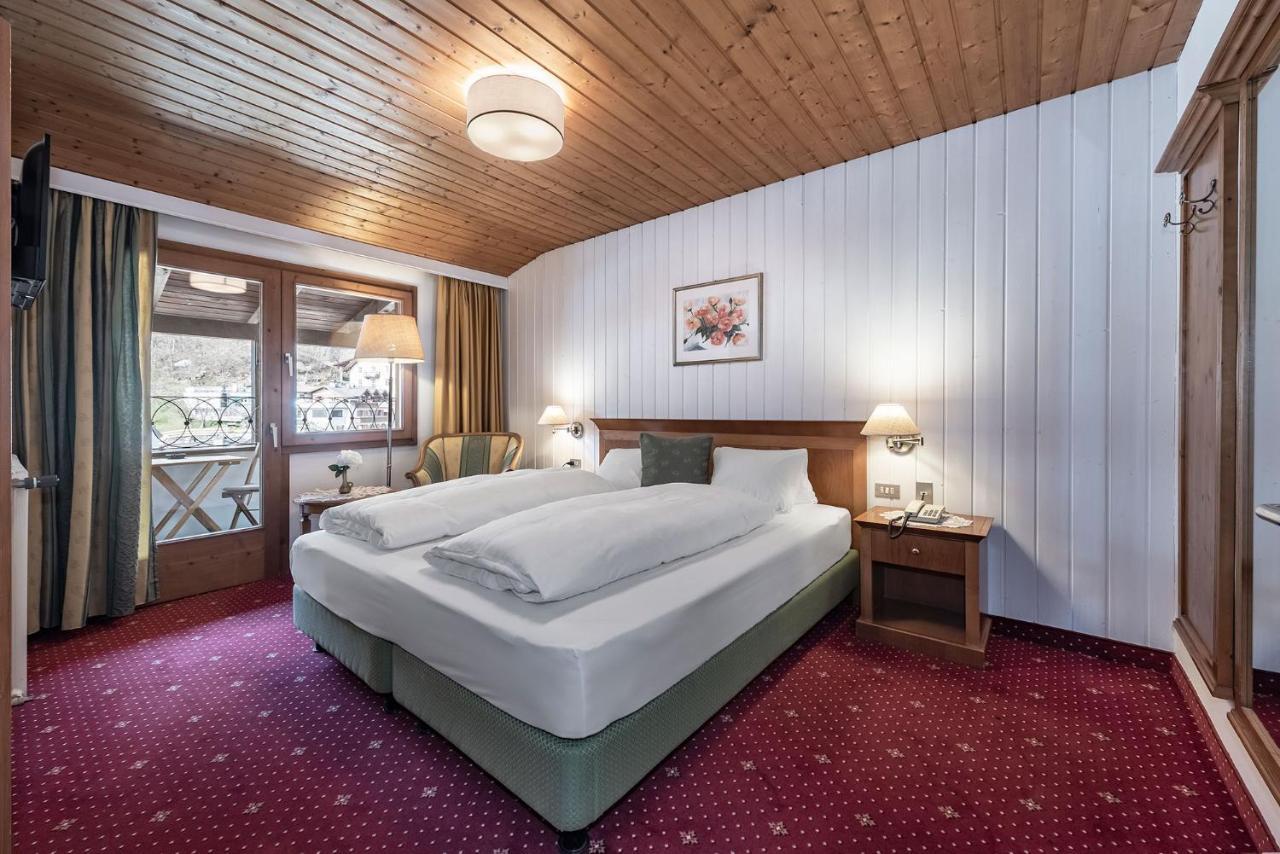Hotel Weisse Lilie - B&B Rio di Pusteria Bagian luar foto