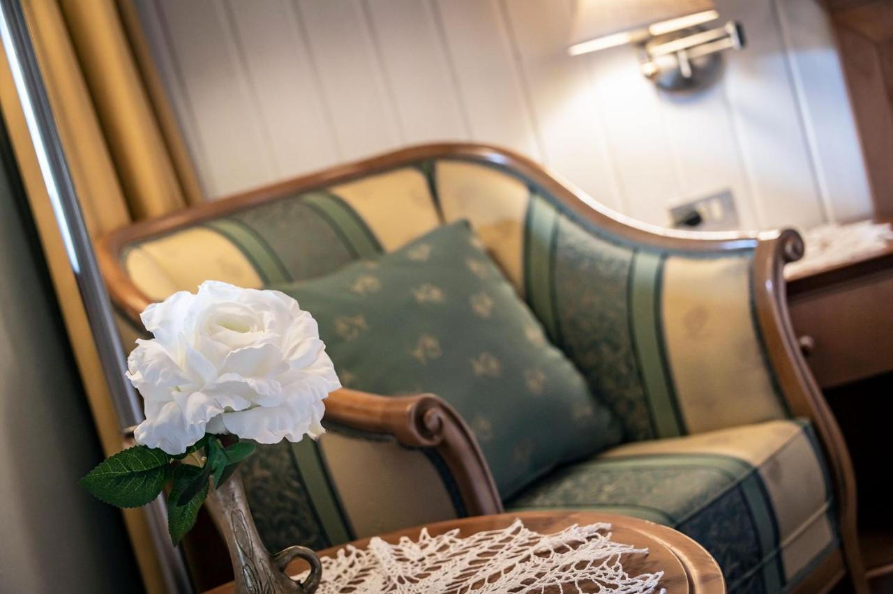 Hotel Weisse Lilie - B&B Rio di Pusteria Bagian luar foto