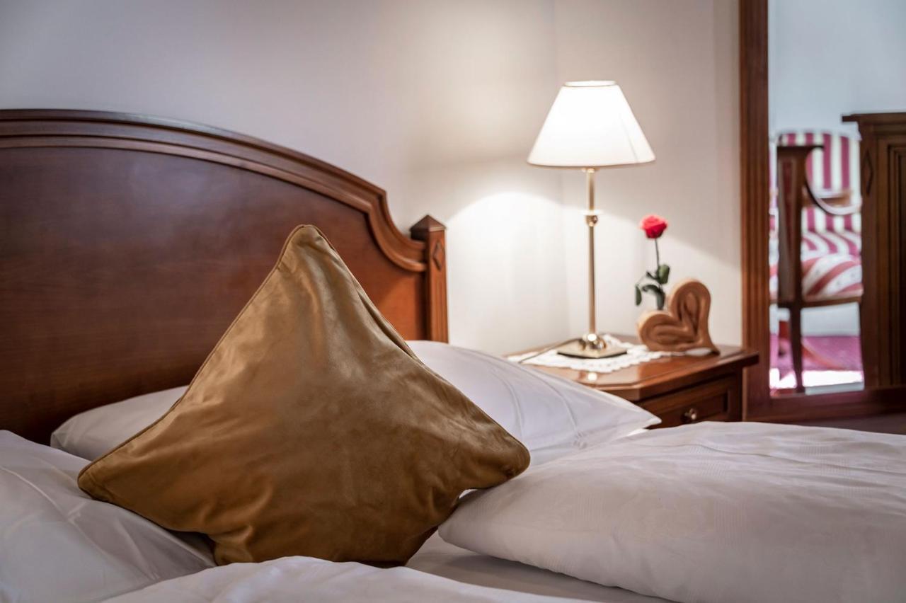 Hotel Weisse Lilie - B&B Rio di Pusteria Bagian luar foto