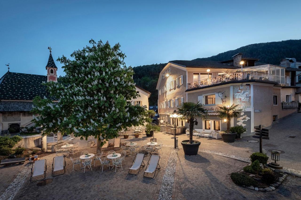 Hotel Weisse Lilie - B&B Rio di Pusteria Bagian luar foto